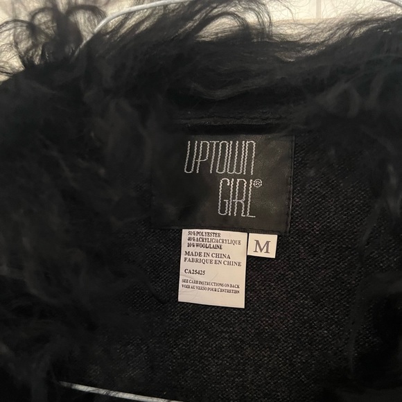 Black evening cardigan with ruffles and fur trim. - Picture 3 of 3